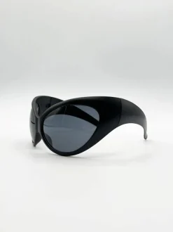 Sunglasses*SVNX Ultra Curved Wrap Around Sunglasses in Black
