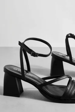 Heels*boohoo Wide Fit Crossover Strap Block Heels black