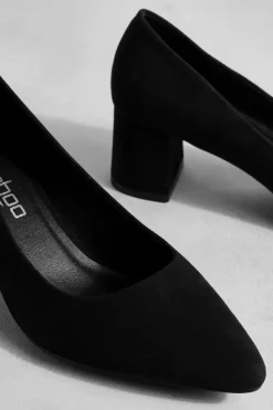 Heels*boohoo Wide Fit Faux Suede Low Block Court Shoe black