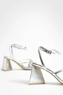 Heels*boohoo Wide Fit Flared Heel Crossover Sandals silver