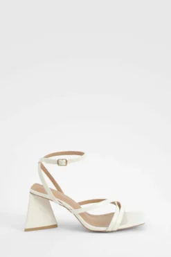 Heels*boohoo Wide Fit Flared Heel Crossover Sandals white